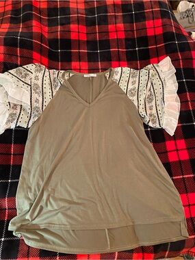 Miss Sparkling puff Sleeve V-Neck Women's Top Olive with Patterned Sleeves